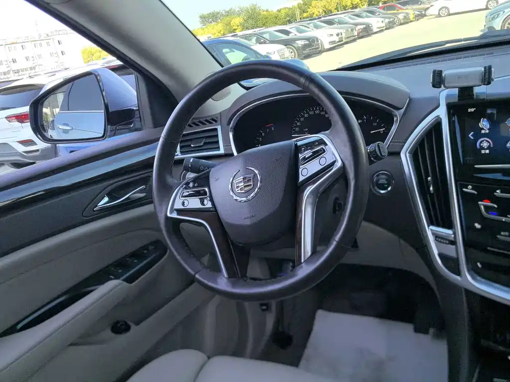 Cadillac SRX — миниатюра 5