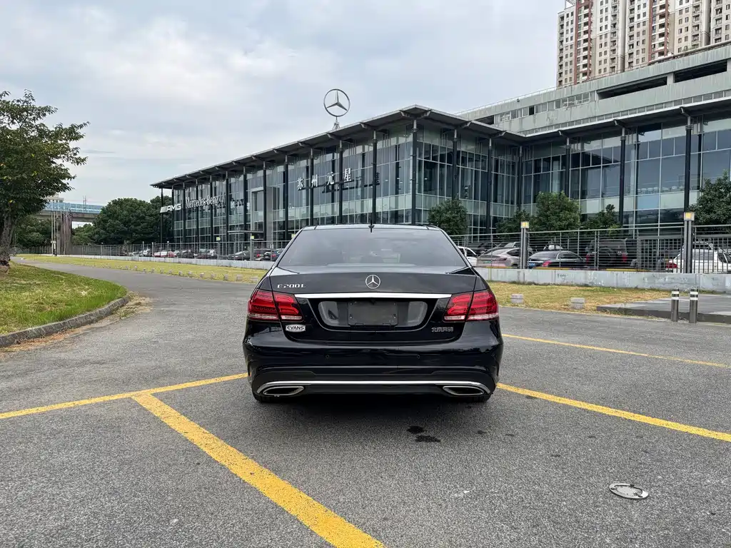 Mercedes-Benz E-Class — миниатюра 20