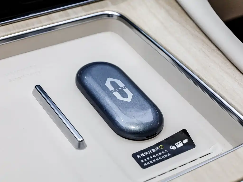 Aito M8 2025 Max+ 53.4kWh 6 мест (192 )