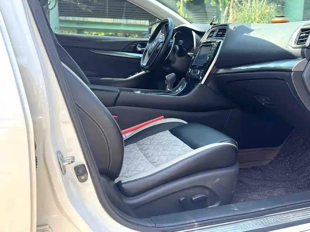 Nissan Cima — миниатюра 6