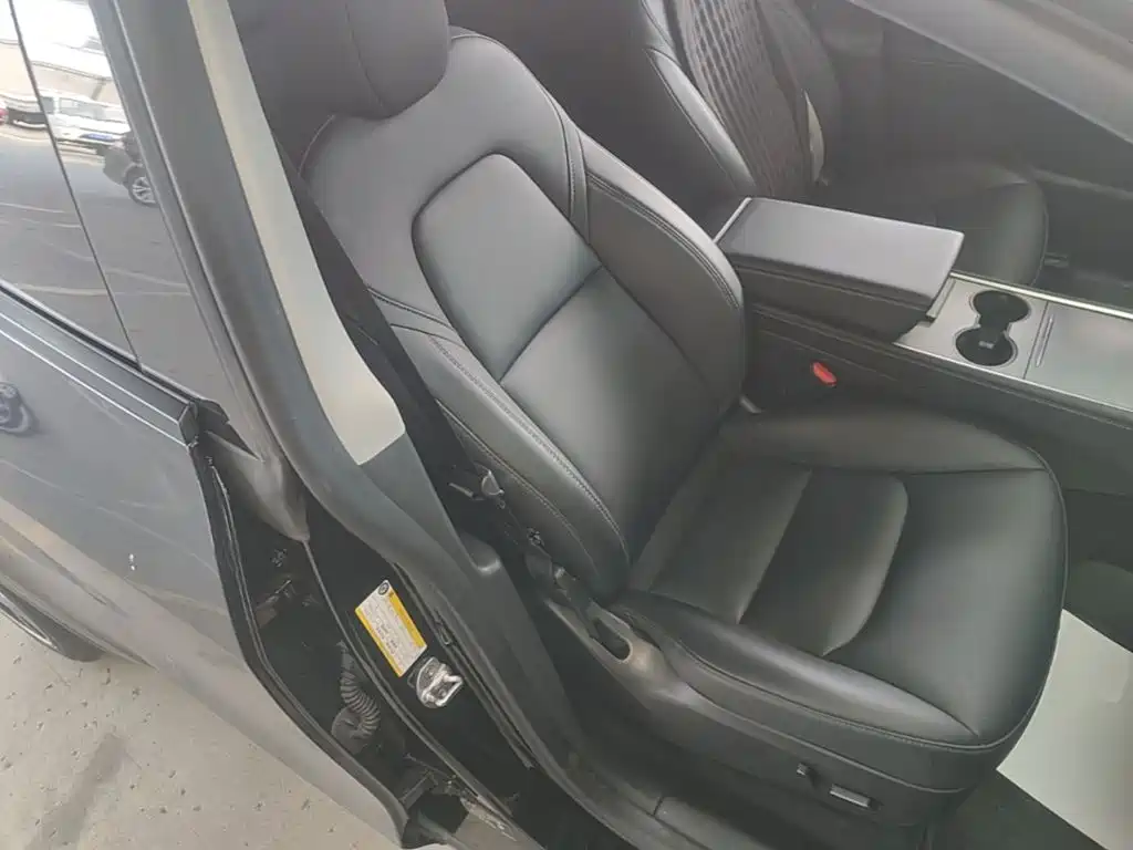 Tesla Model Y — миниатюра 25