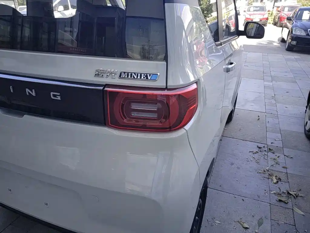 Wuling MINIEV — миниатюра 8