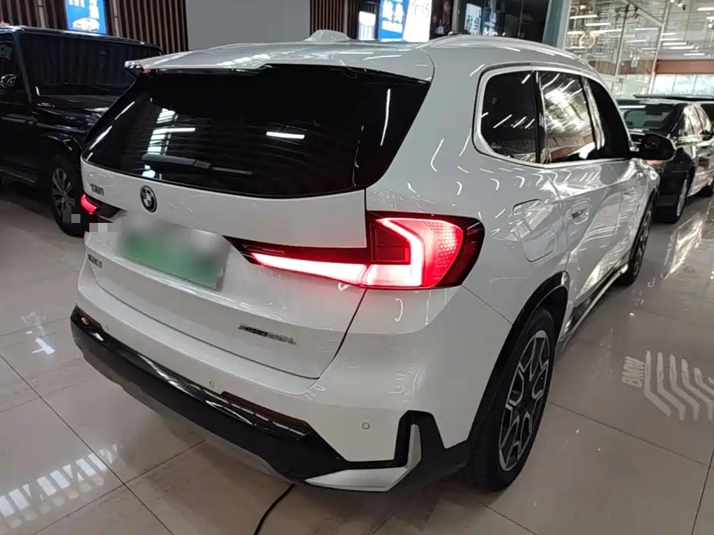 BMW iX1 — миниатюра 7