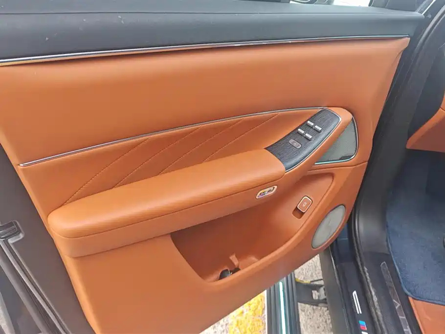 AITO ASK THE WORLD M8