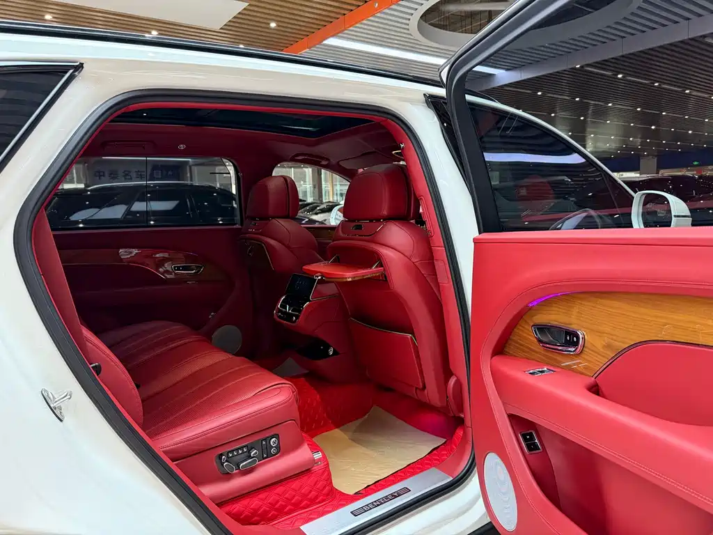 Bentley Bentayga — миниатюра 11