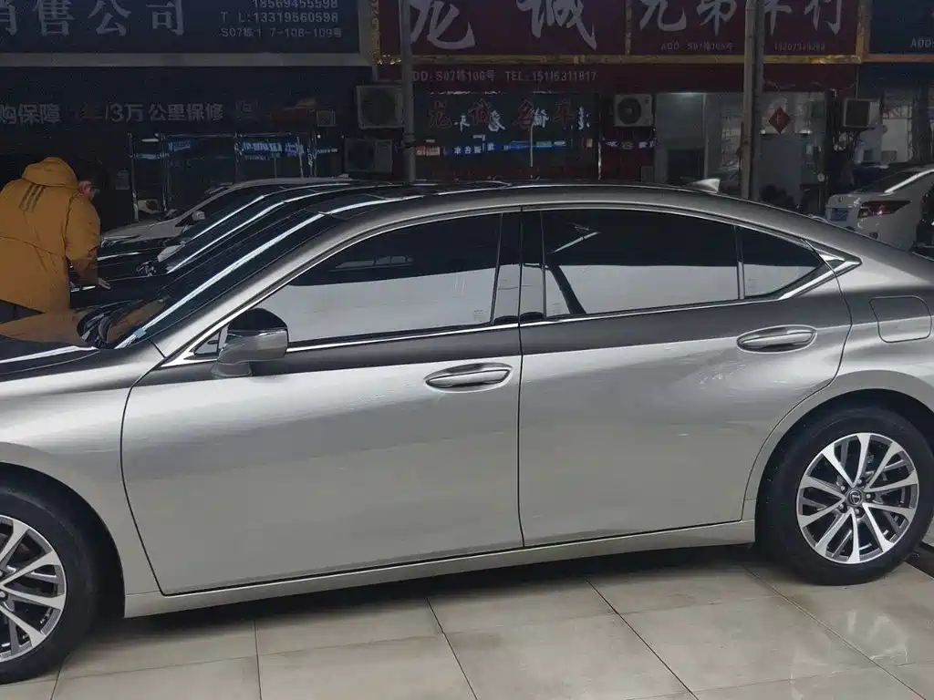 LEXUS ES