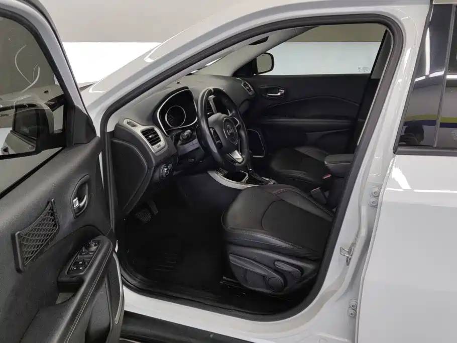 Jeep Compass — миниатюра 9