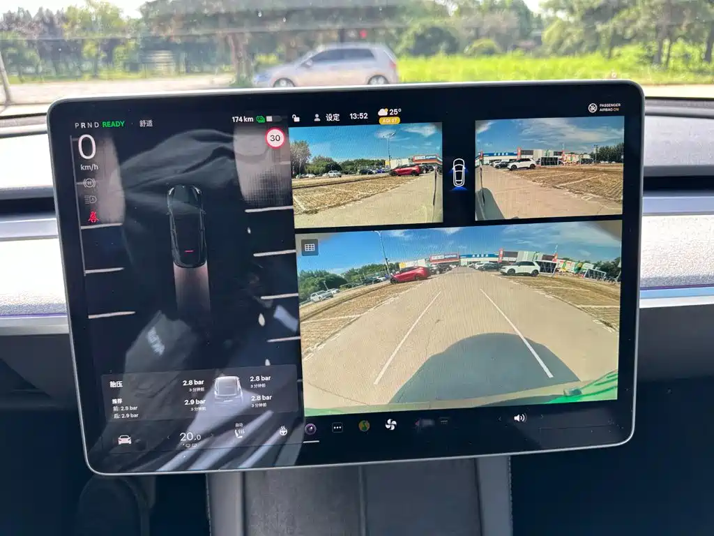 Tesla Model Y — миниатюра 25
