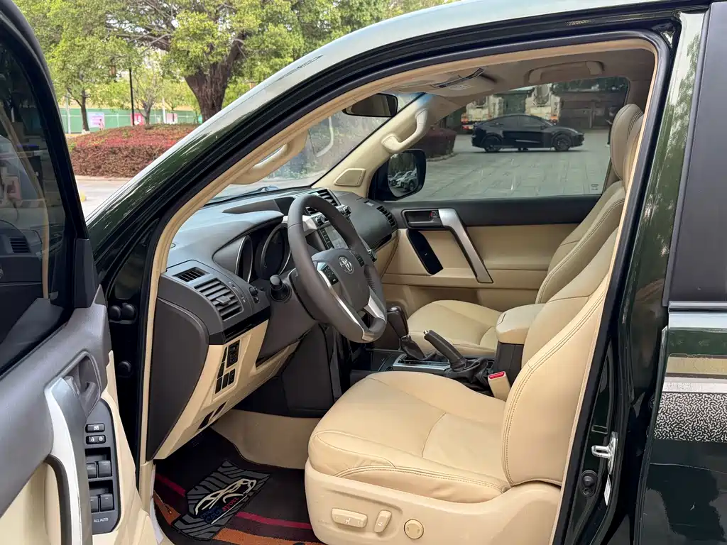 Toyota Land Cruiser Prado 2015 2.7L AT Standard