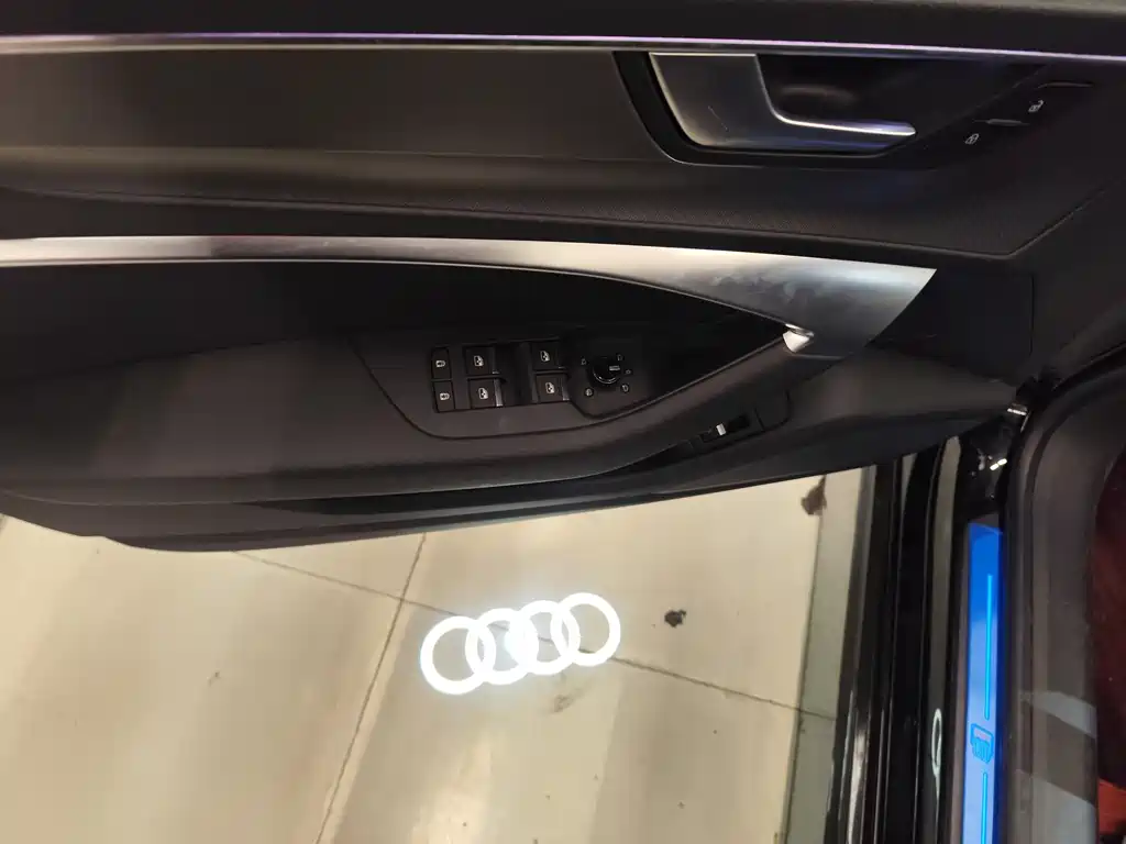 AUDI A7L