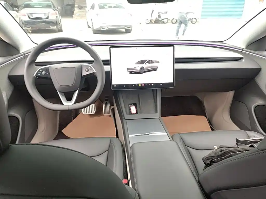 Tesla Model 3 — миниатюра 10