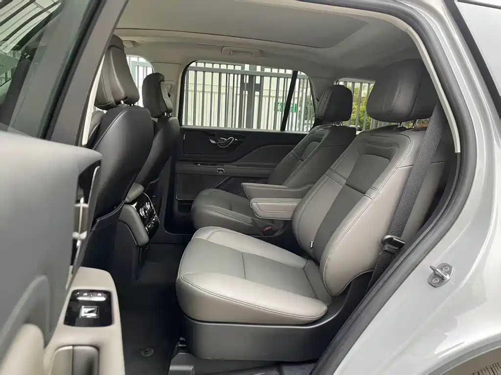 Lincoln Aviator — миниатюра 7