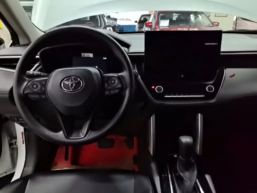 Toyota Corolla Cross — миниатюра 10