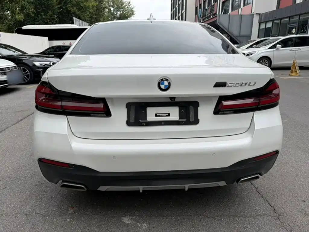 BMW 5 Series — миниатюра 7