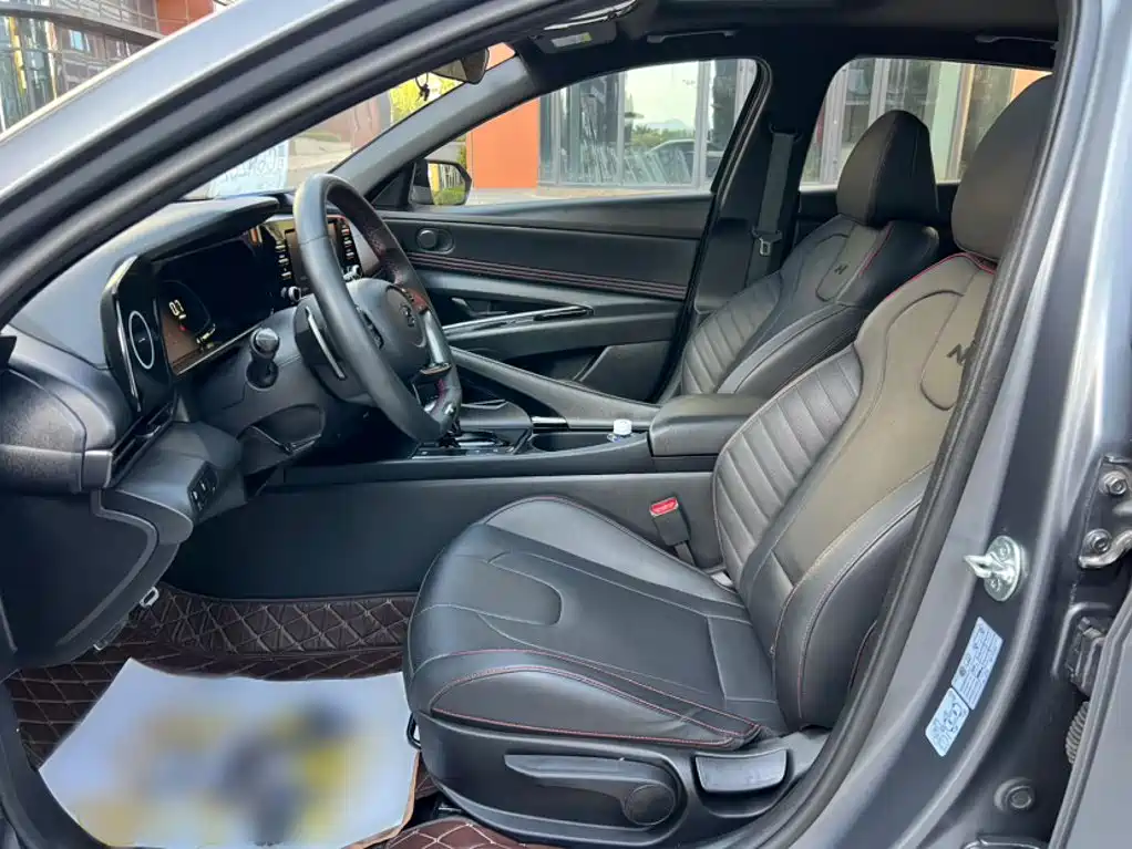 Hyundai Elantra — миниатюра 10