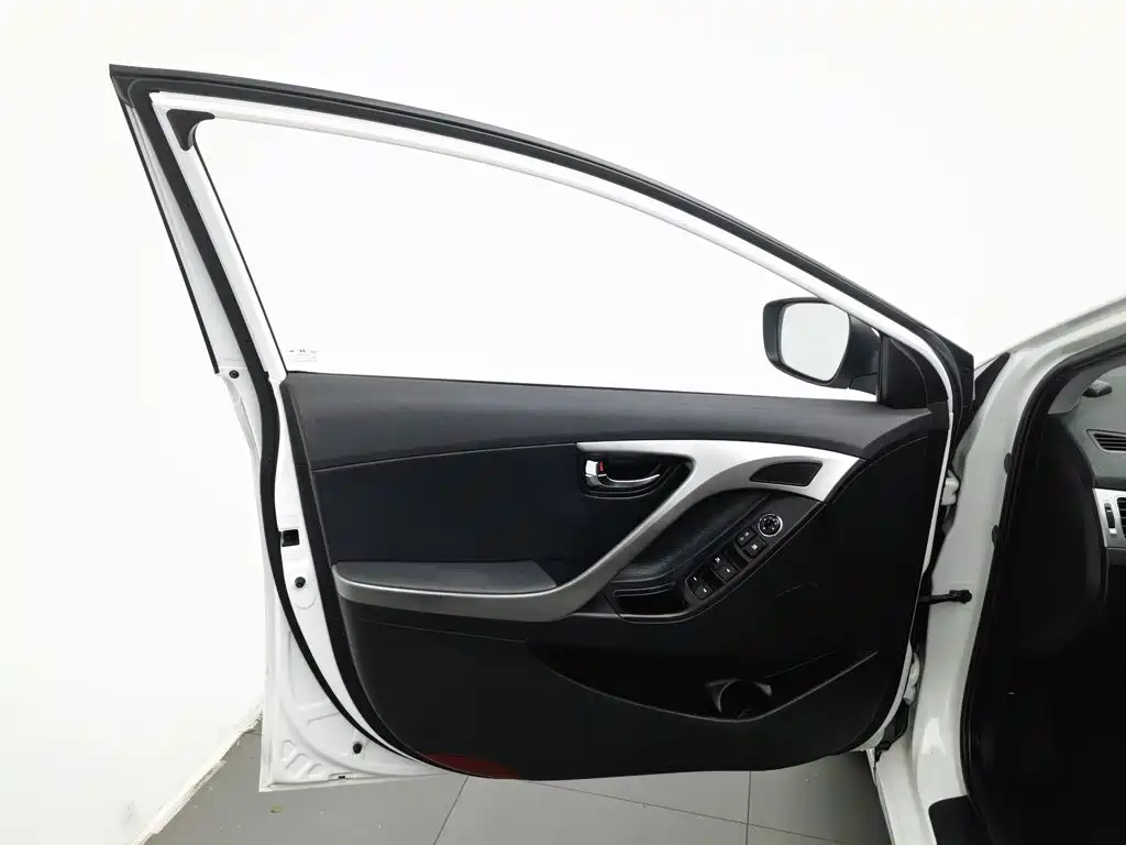 Hyundai Elantra Langdong — миниатюра 8