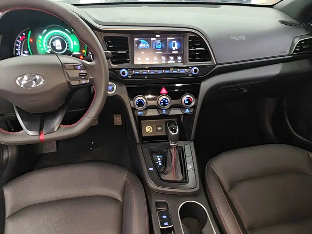 Hyundai Elantra — миниатюра 14