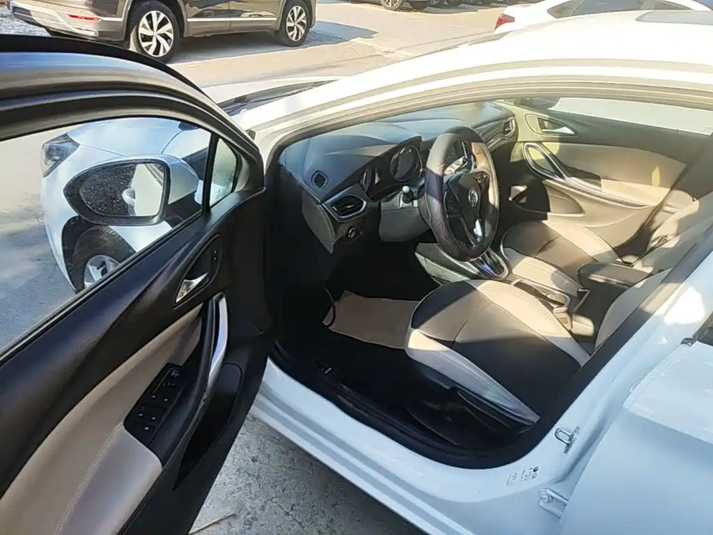 Buick Verano — миниатюра 16
