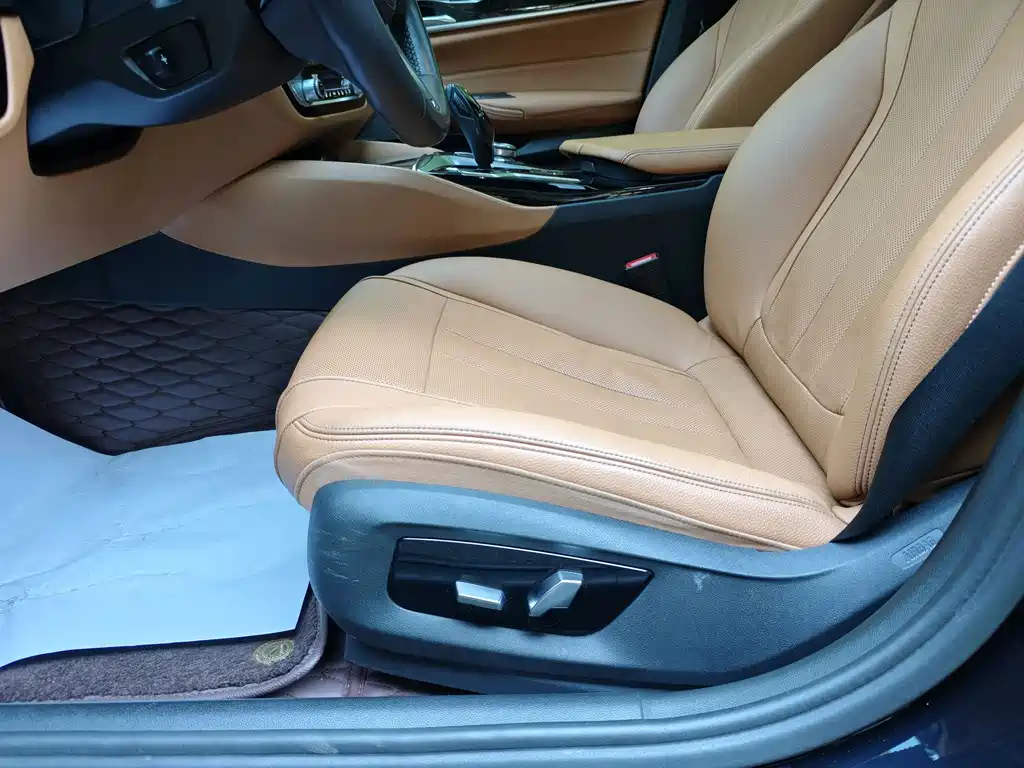 BMW 5 Series — миниатюра 15