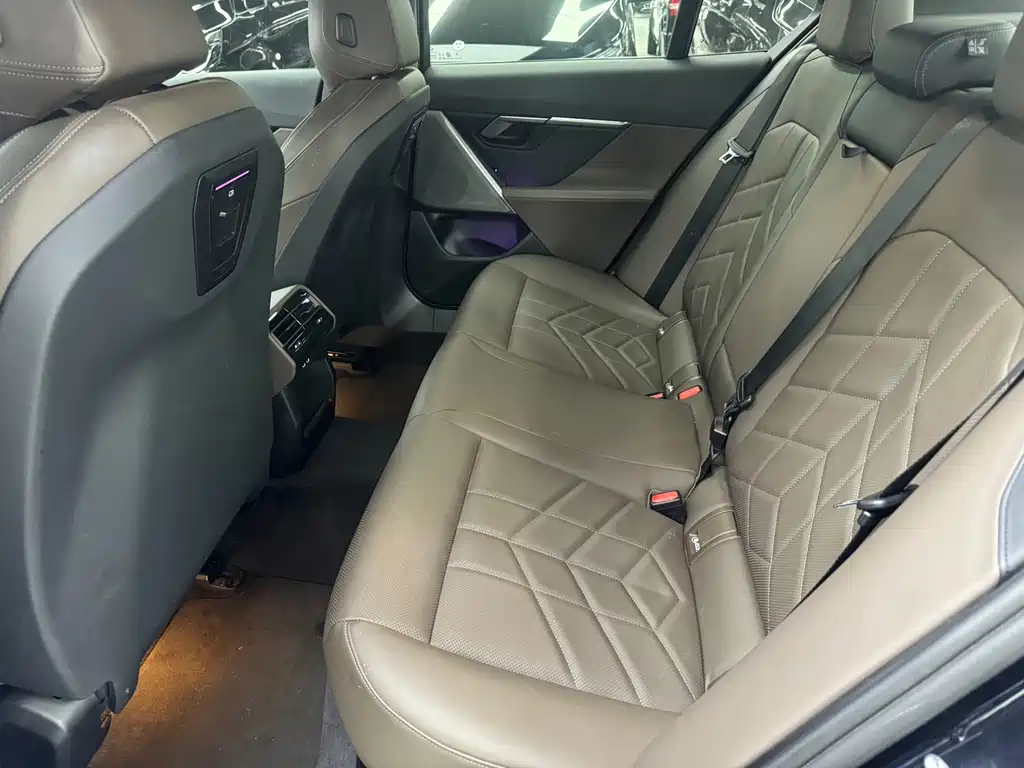 BMW 5 Series (Import) — миниатюра 7