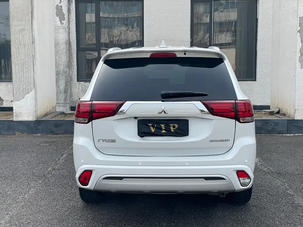 MITSUBISHI OUTLANDER