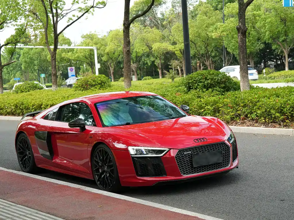 AUDI R8
