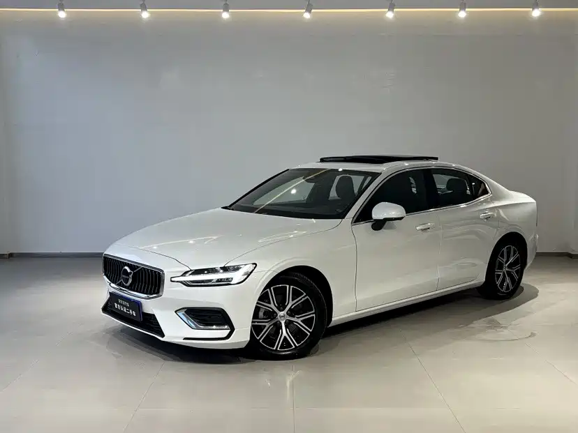 Volvo S60 2025
