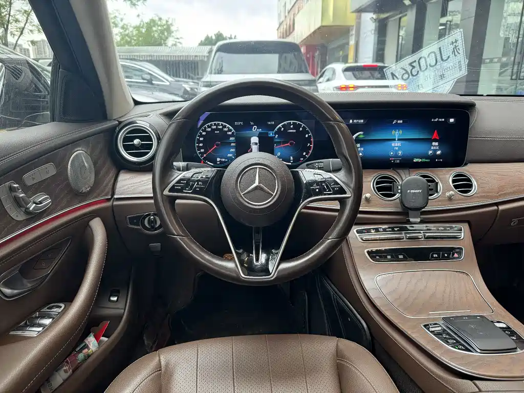 Mercedes-Benz E-Class — миниатюра 10
