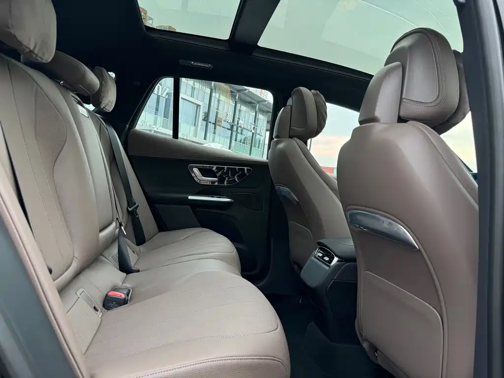 Mercedes-Benz EQE SUV — миниатюра 12