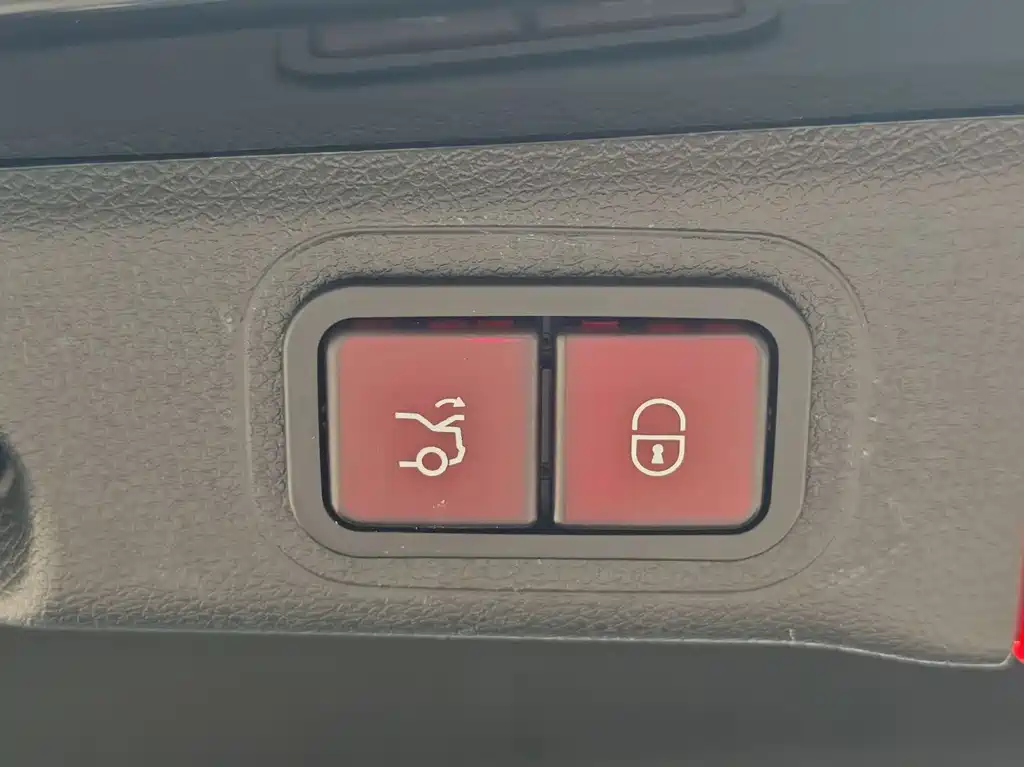 Mercedes-Benz E-Class — миниатюра 17