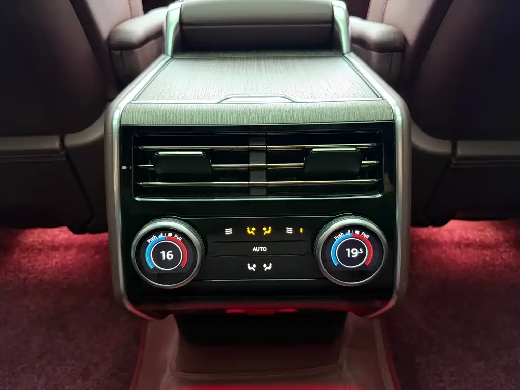 Land Rover Range Rover — миниатюра 16