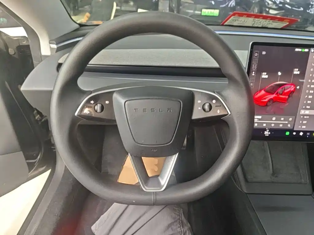 Tesla Model 3 — миниатюра 11