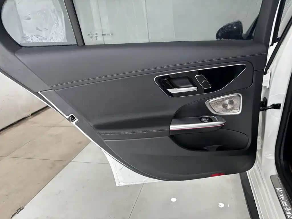 Mercedes-Benz C-Class — миниатюра 22
