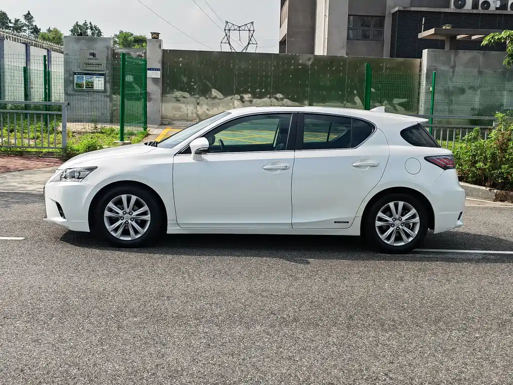 Lexus CT — миниатюра 4