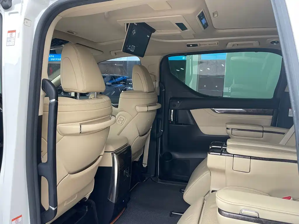 Toyota Vellfire — миниатюра 13