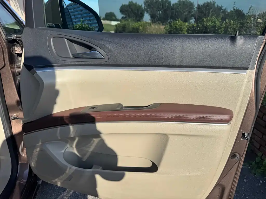 Buick GL8 — миниатюра 10