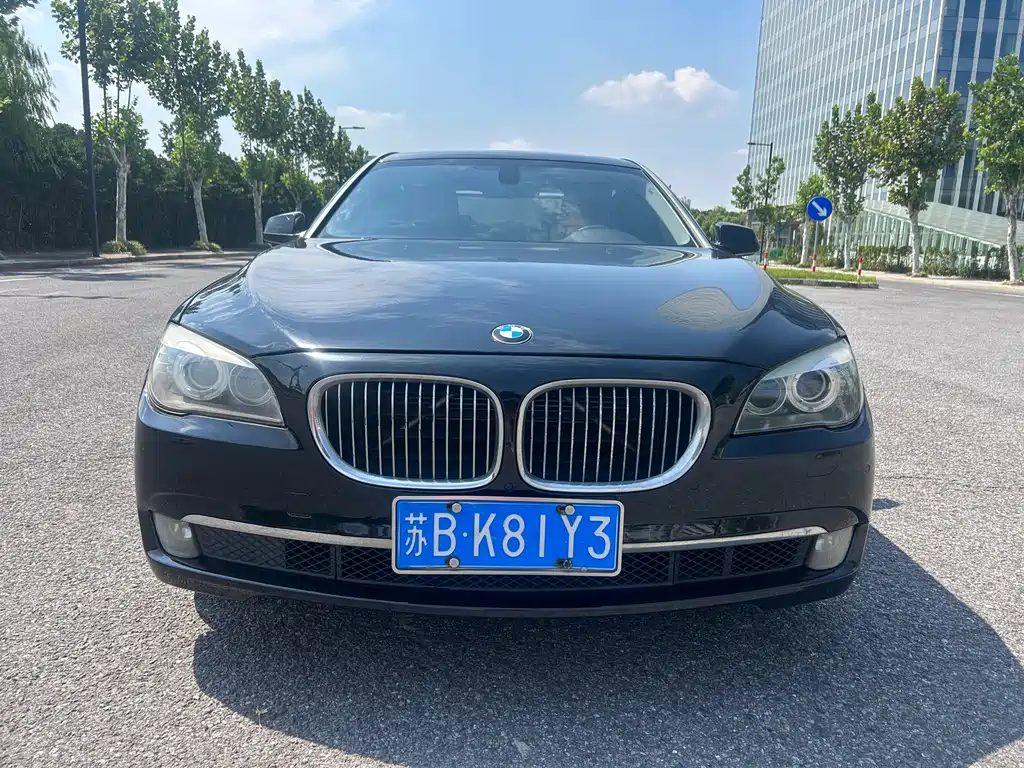 BMW 7 Series — миниатюра 2