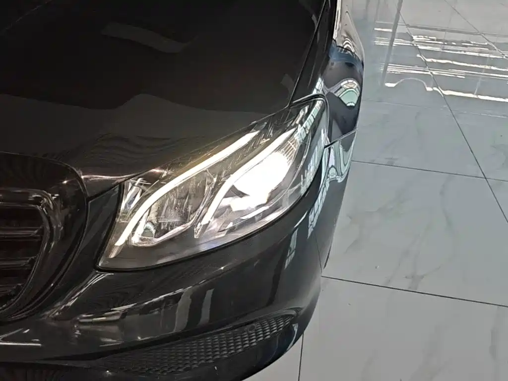 Mercedes-Benz E-Class — миниатюра 24