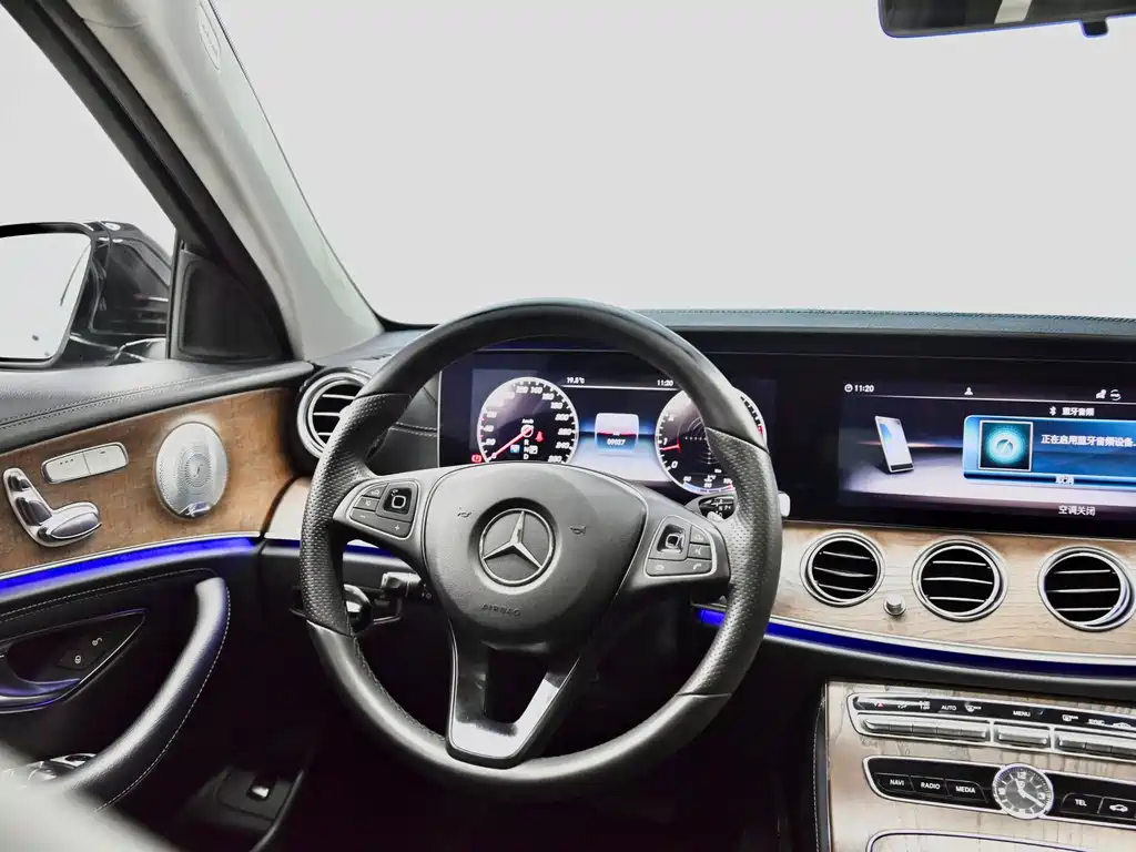 Mercedes-Benz E-Class — миниатюра 12