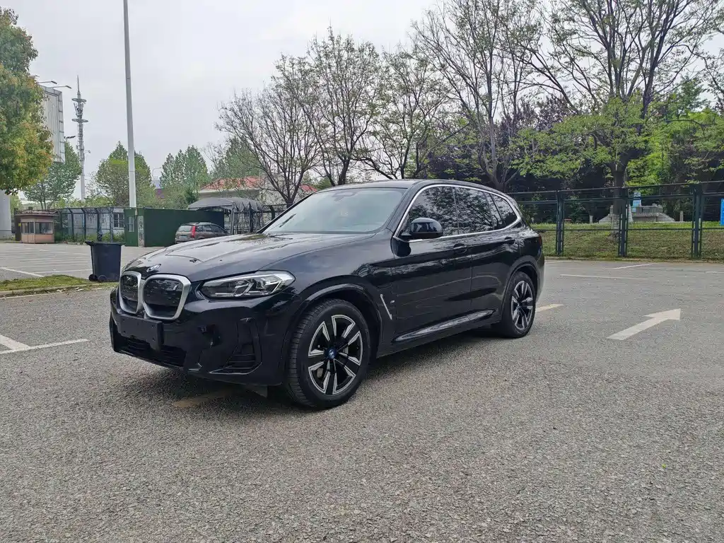 BMW iX3 2024
