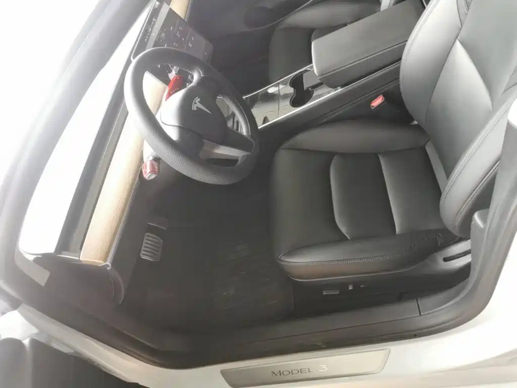 Tesla Model 3 — миниатюра 15