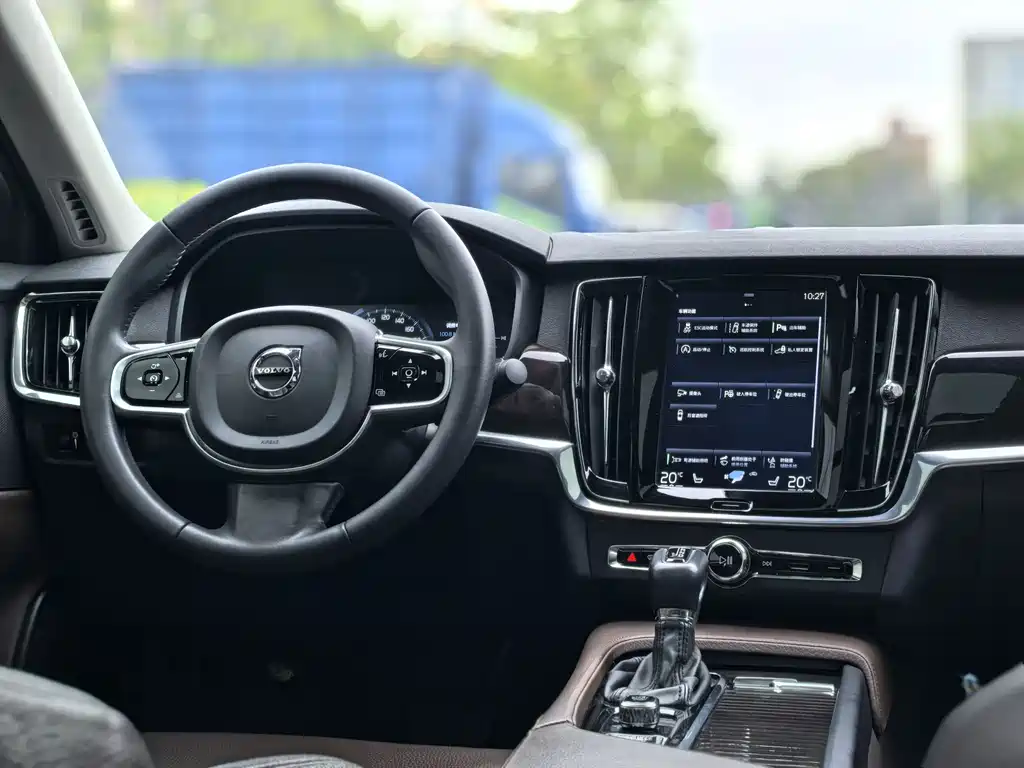 Volvo S90 2017 T4