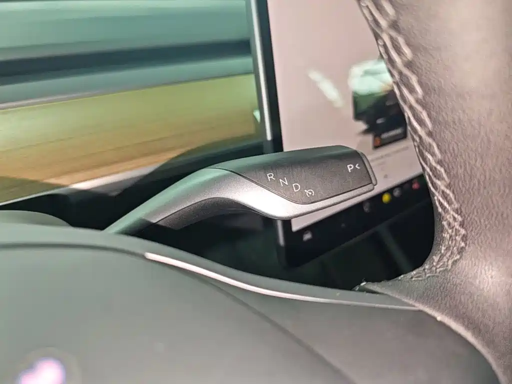 Tesla Model Y — миниатюра 14