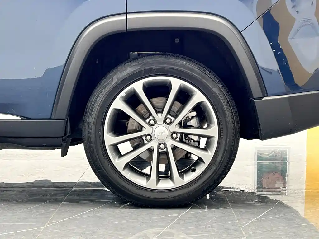 Jeep Grand Commander — миниатюра 27