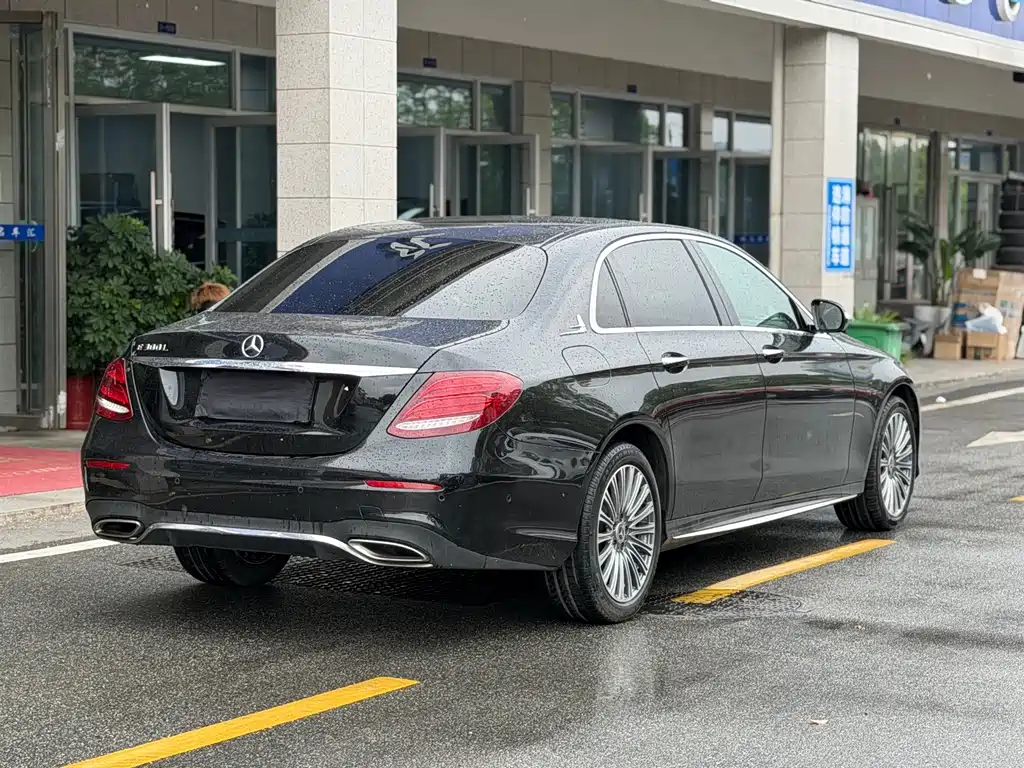 Mercedes-Benz E-Class — миниатюра 14