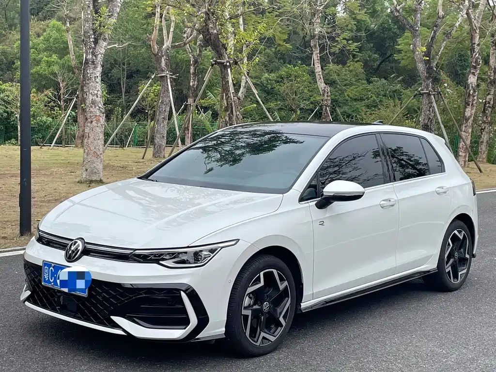 Volkswagen Golf 2025 300TSI R-Line