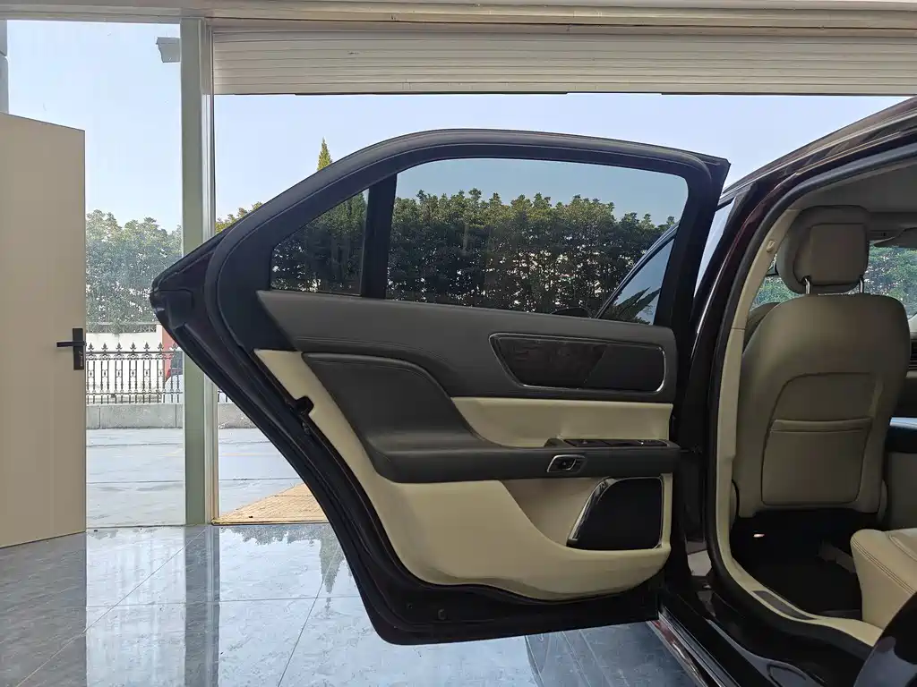 Lincoln Continental — миниатюра 10
