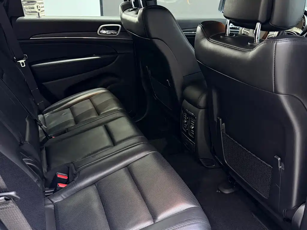 Jeep Grand Cherokee (Import) — миниатюра 11