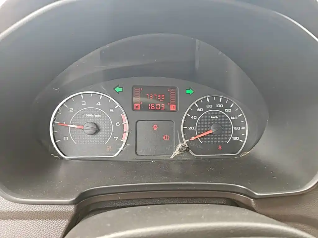 Wuling Hongguang V — миниатюра 12