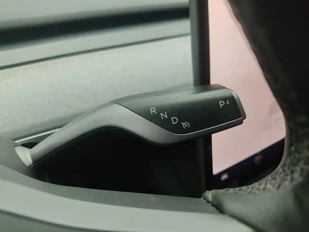 Tesla Model Y — миниатюра 14